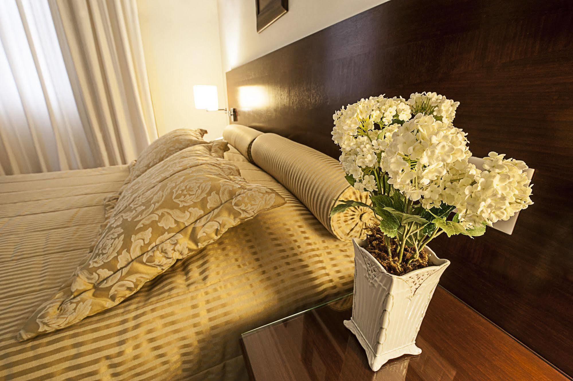 קטנדובה Reisper Palace Hotel מראה חיצוני תמונה